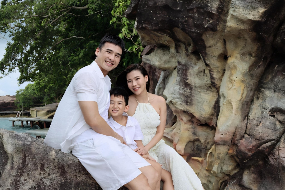 chuyen showbiz 10 7 ninh duong lan ngoc, huyen baby dien do ngu xuong pho hinh anh 8