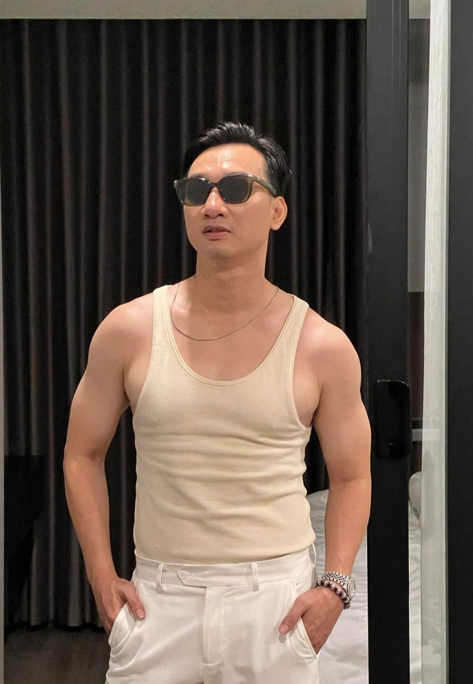 chuyen showbiz 16 7 viet anh tinh voi nu dien vien kem 18 tuoi hinh anh 7